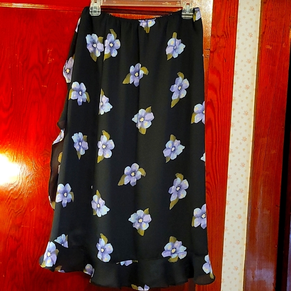 Kathy Ireland Floral skirt Size Small - Picture 4 of 7